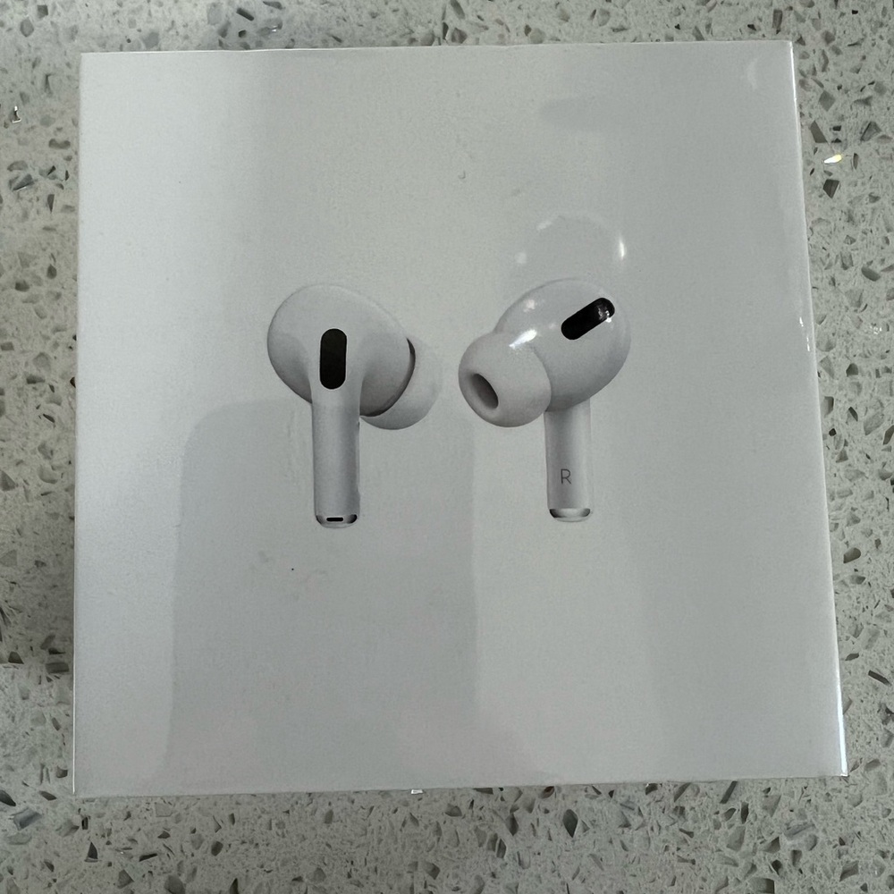 Air Pods Pro.